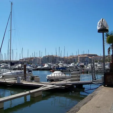 Pour 4 Personnes Proche Du Port Et Des Plages 公寓