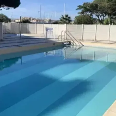 Pour 4 Personnes Proche Du Port Et Des Plages