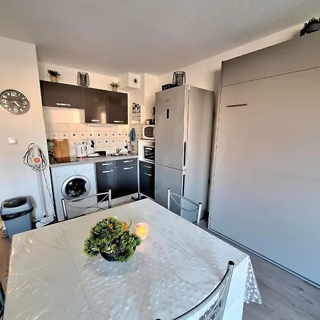 Pour 4 Personnes Proche Du Port Et Des Plages