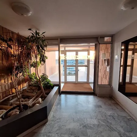 Pour 4 Personnes Proche Du Port Et Des Plages *