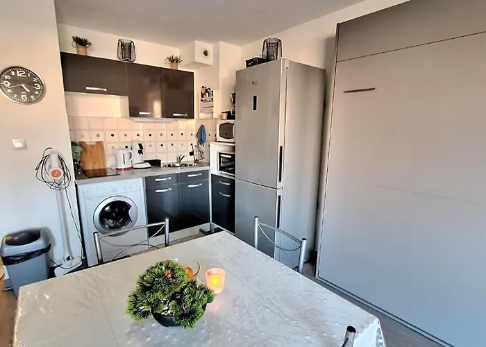 Pour 4 Personnes Proche Du Port Et Des Plages