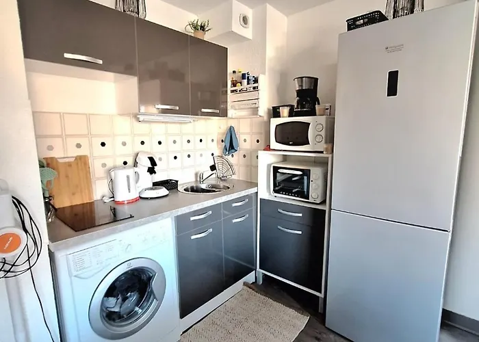 Pour 4 Personnes Proche Du Port Et Des Plages *