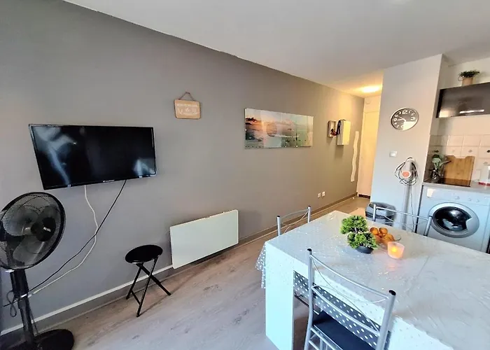 Pour 4 Personnes Proche Du Port Et Des Plages