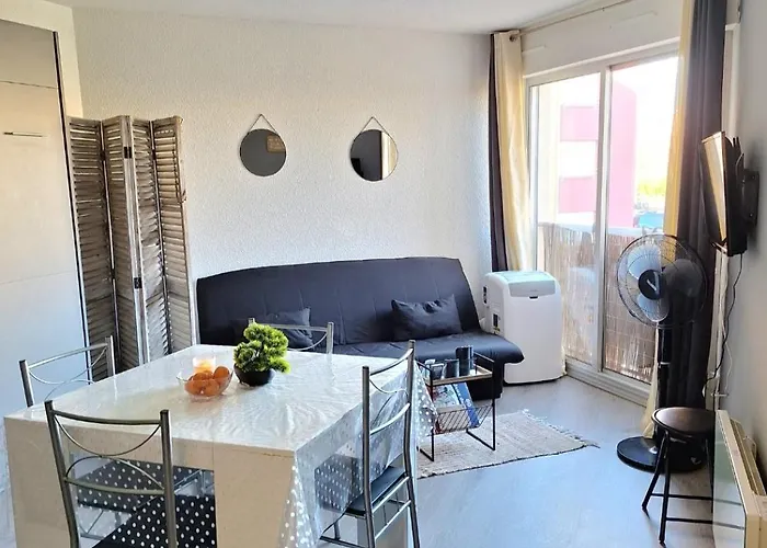 Pour 4 Personnes Proche Du Port Et Des Plages