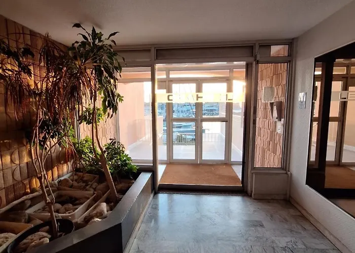 Pour 4 Personnes Proche Du Port Et Des Plages *